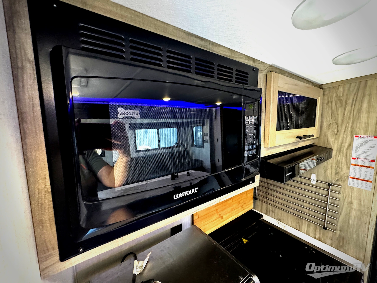 2022 Forest River Cherokee Alpha Wolf 33BH-L Photo 4