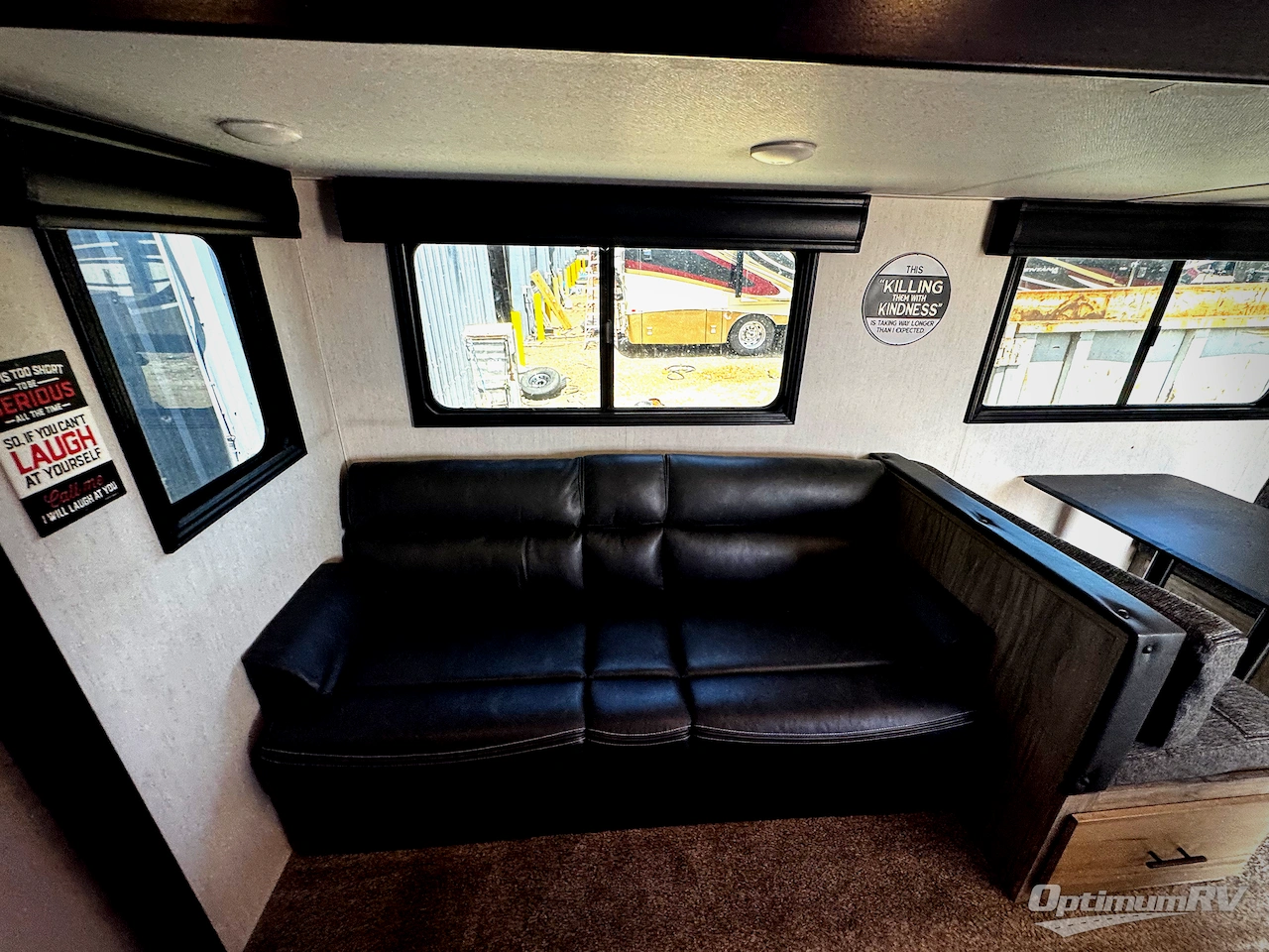2022 Forest River Cherokee Alpha Wolf 33BH-L Photo 11
