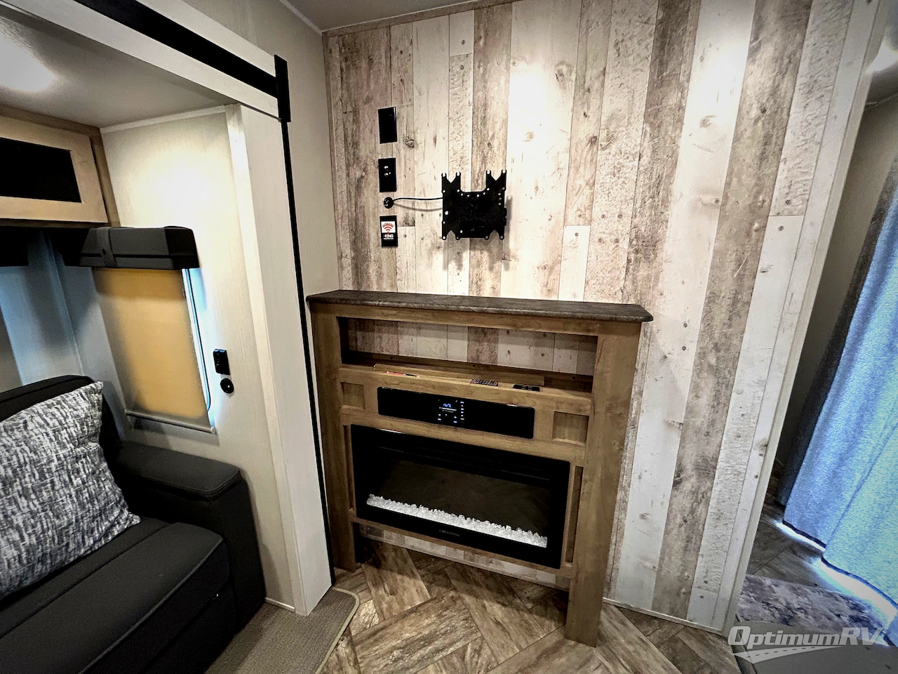 2023 Palomino Puma Destination 39DBT Photo 14