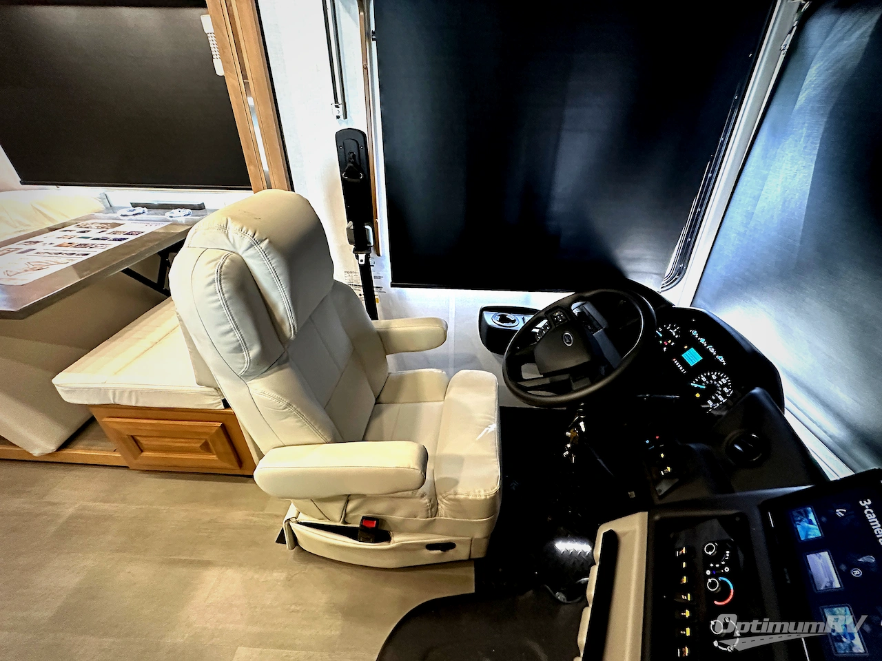 2025 Forest River Georgetown 7 Series 36D7 Photo 4