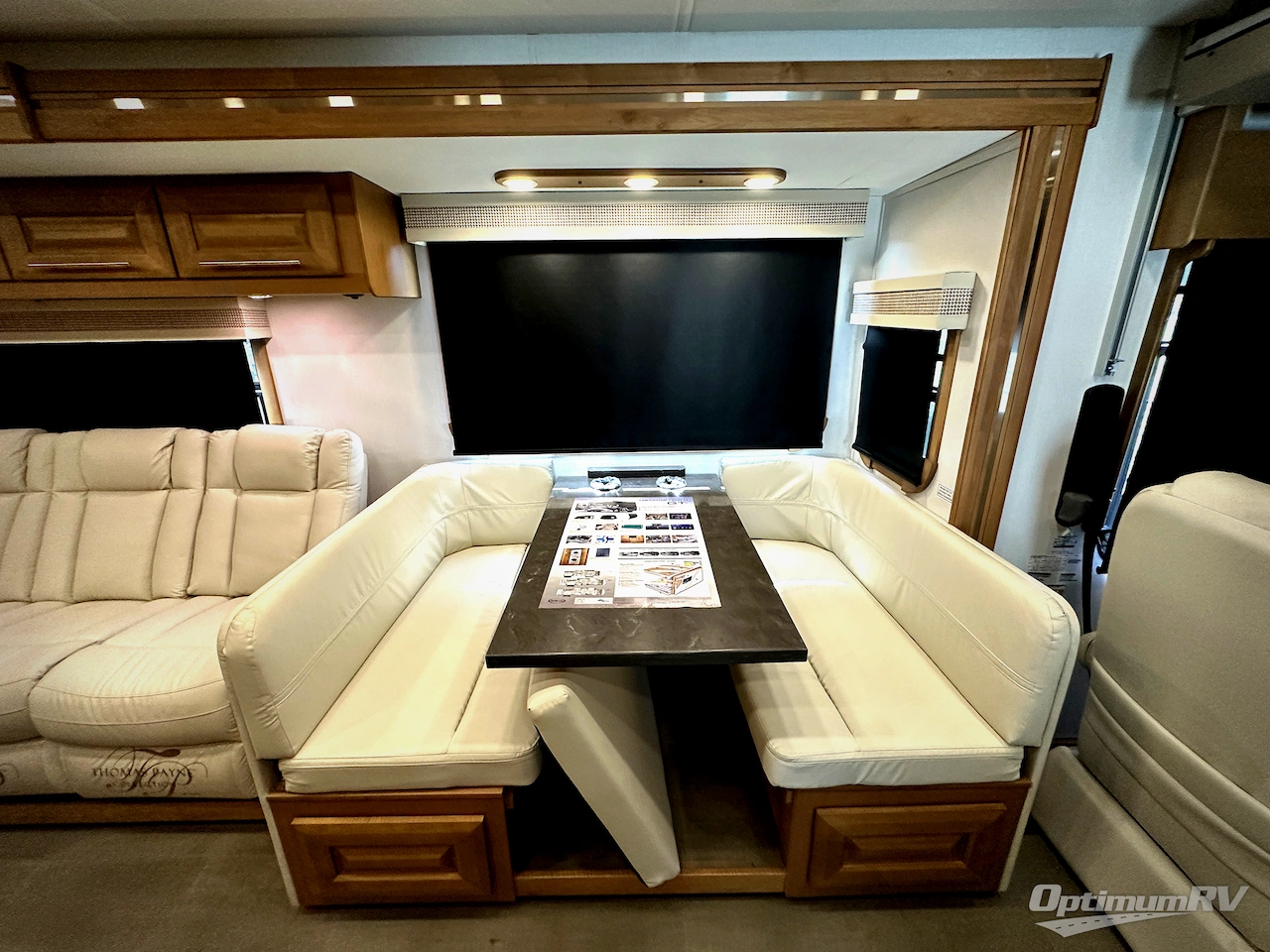 2025 Forest River Georgetown 7 Series 36D7 Photo 9