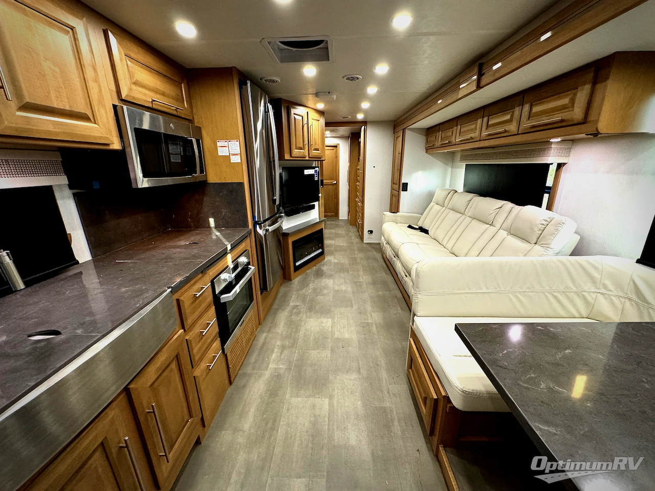 2025 Forest River Georgetown 7 Series 36D7 Photo 4