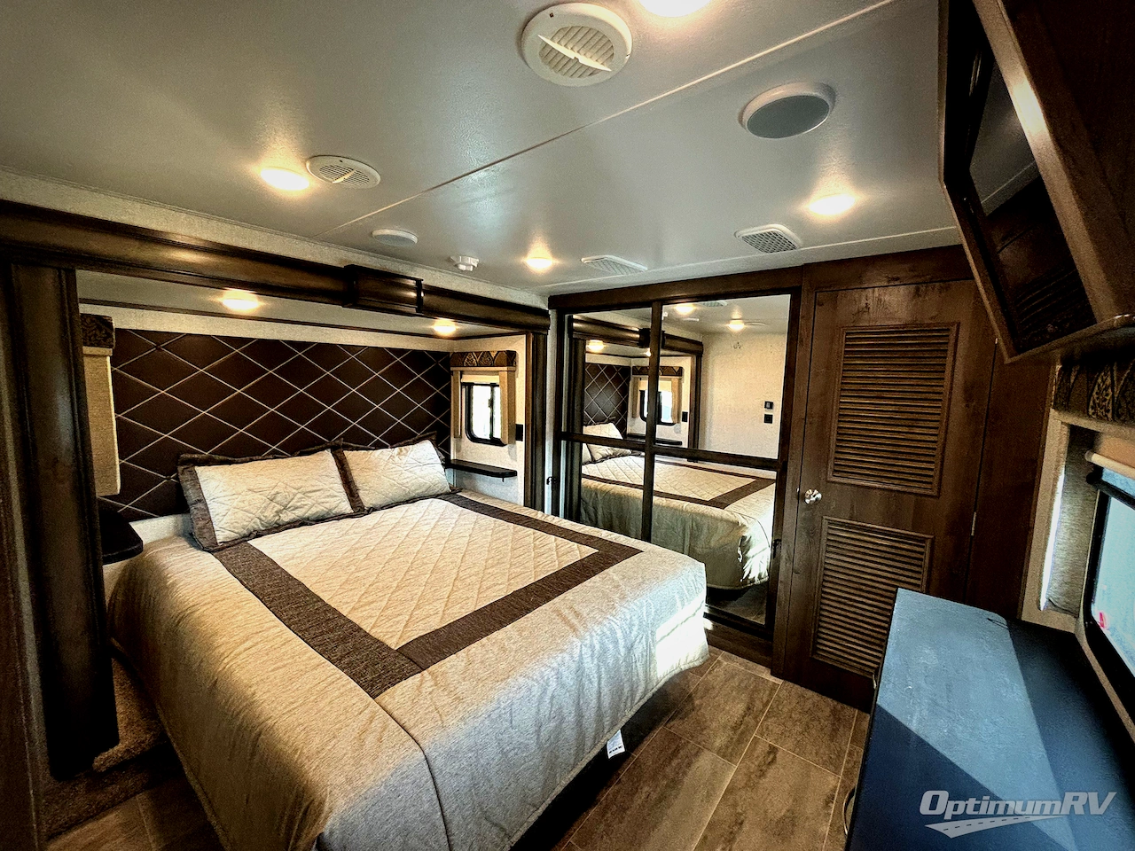 2019 Keystone Montana 3130RE Photo 12