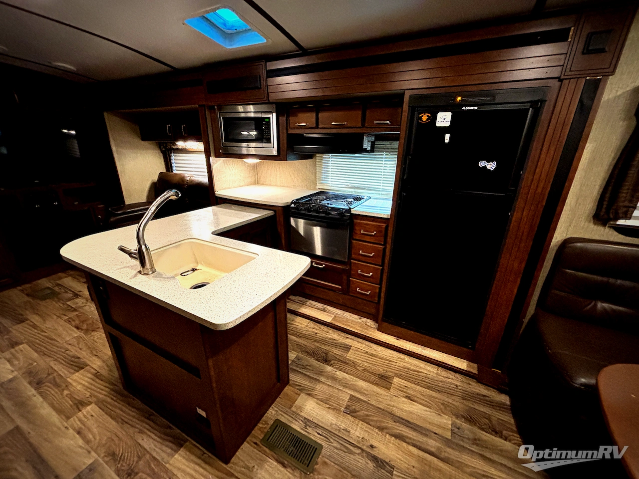 2017 Keystone Outback 332FK Photo 6