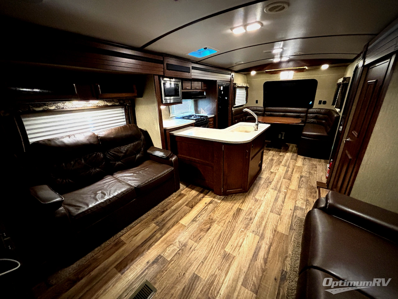 2017 Keystone Outback 332FK Photo 9