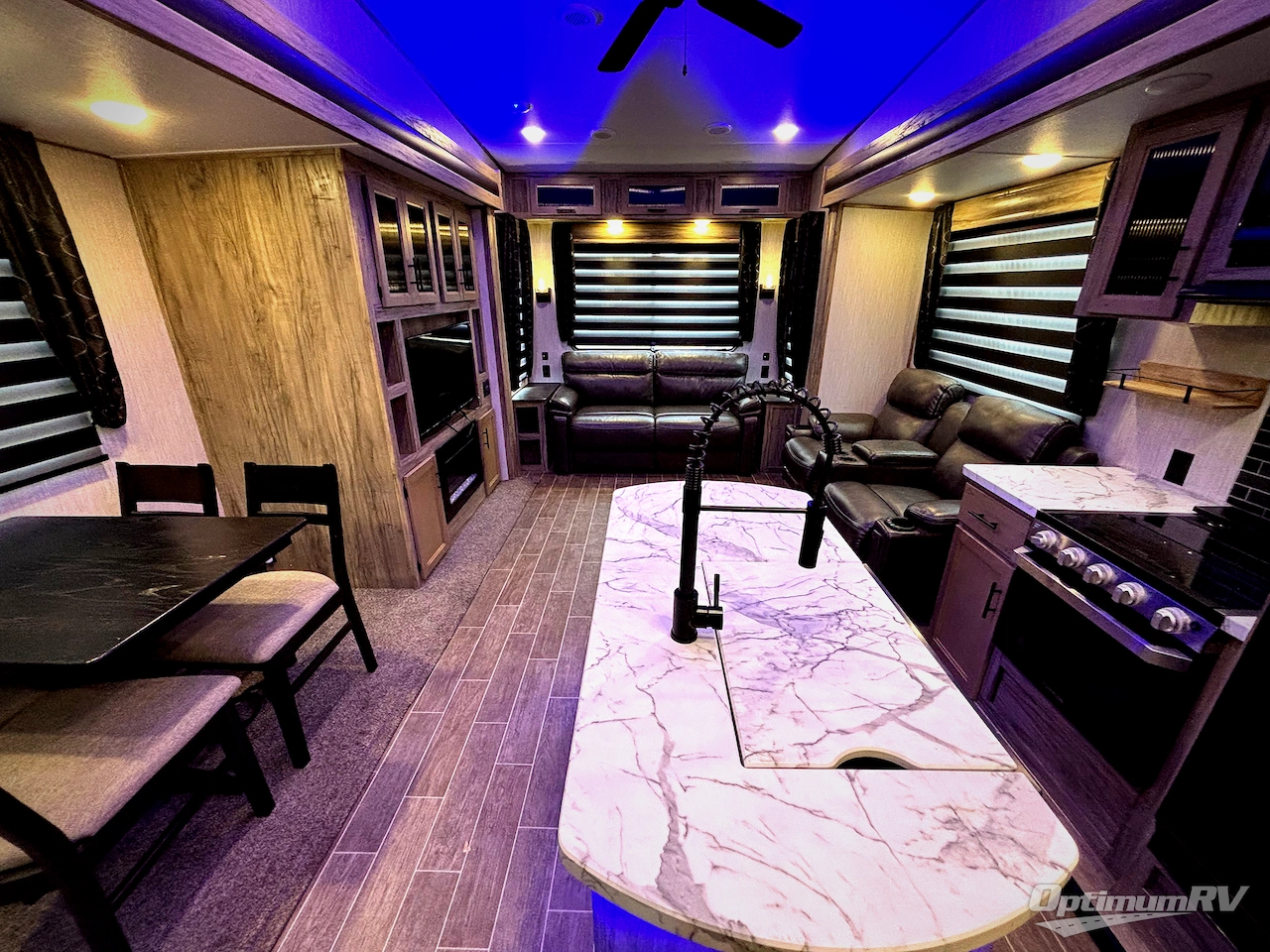 2021 Forest River Cherokee Arctic Wolf 3550SUITE Photo 4