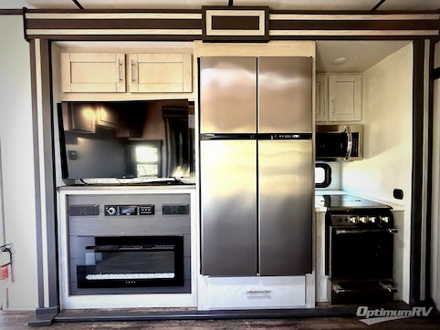 2023 Keystone Fuzion 379 RV Photo 3