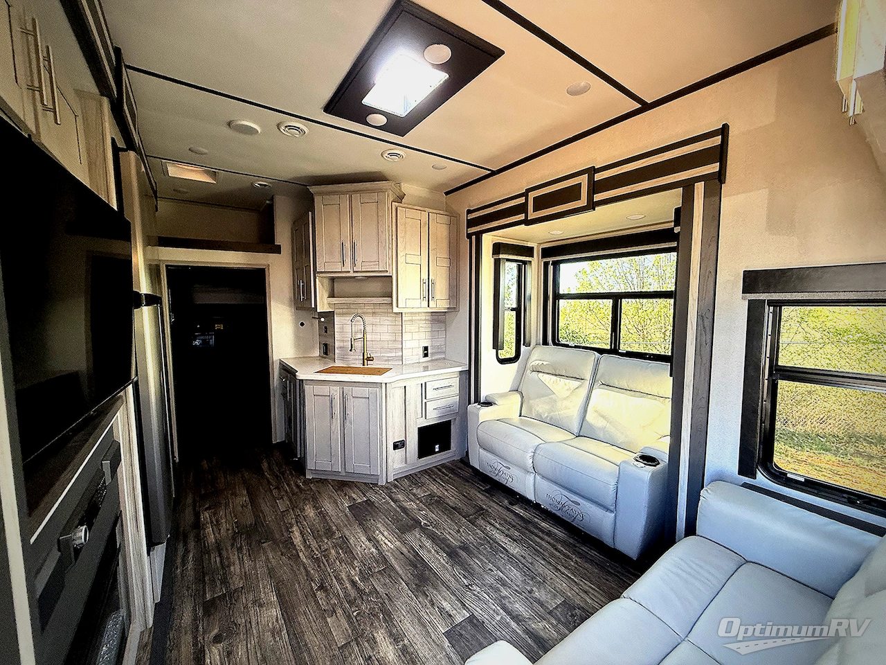 2023 Keystone Fuzion 379 Photo 2