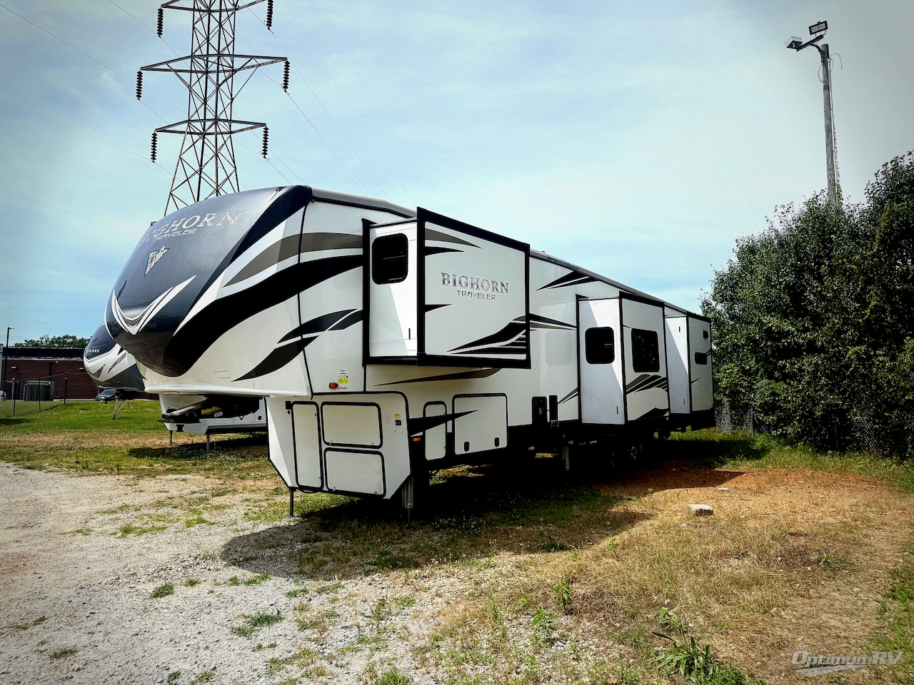 2021 Heartland Bighorn Traveler 39RK Photo 3