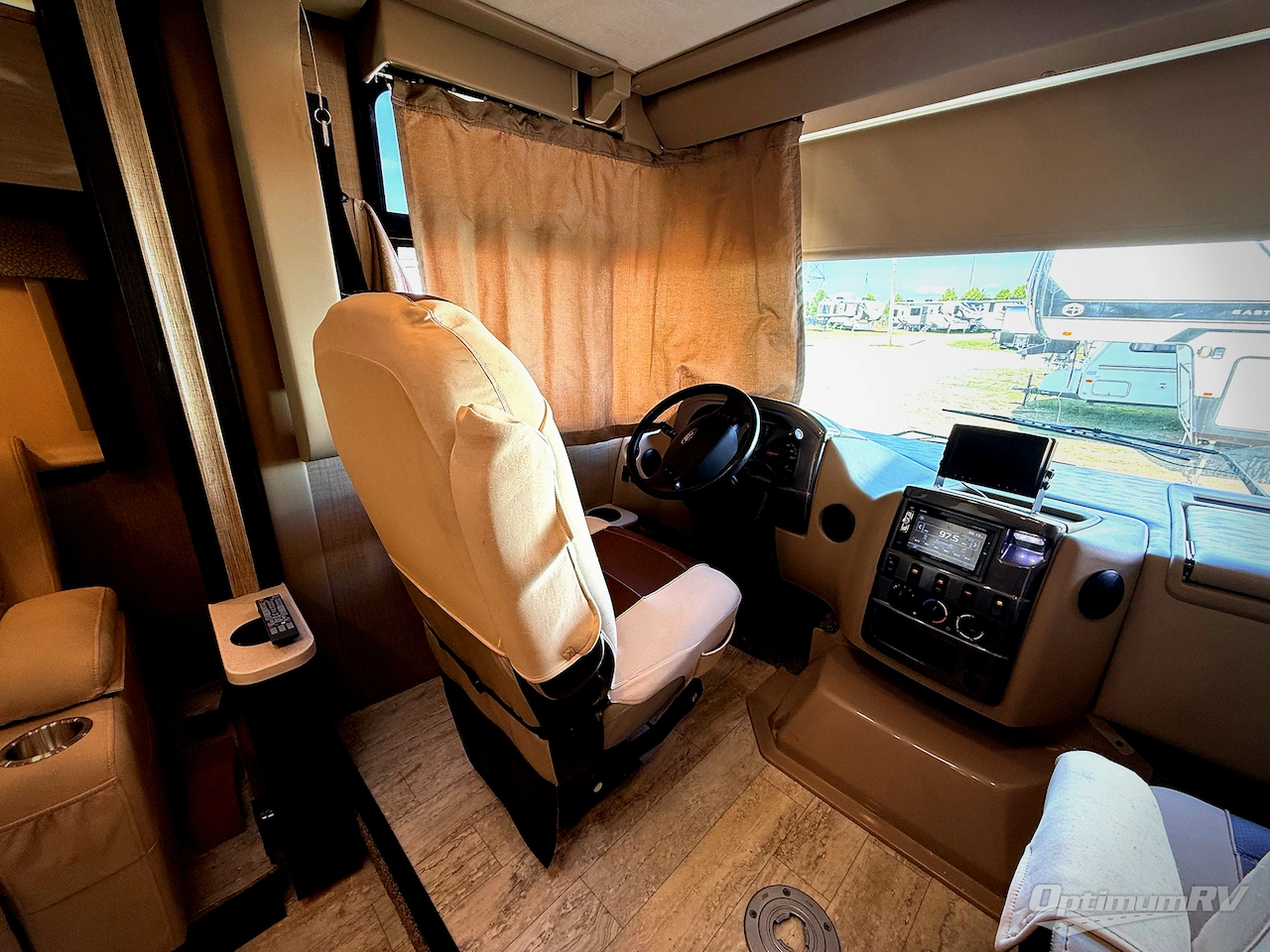 2018 Thor Vegas 24.1 Photo 10