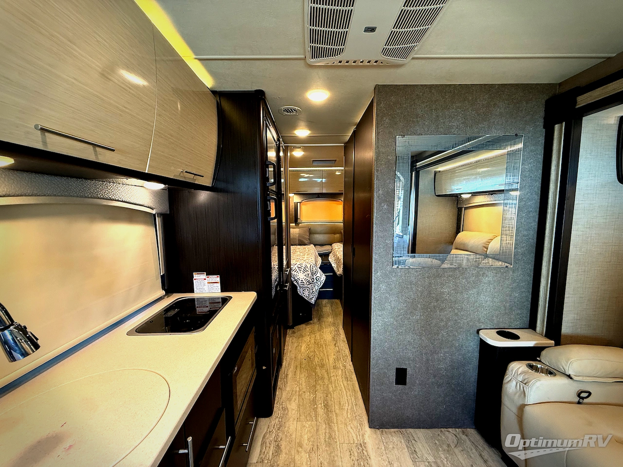 2018 Thor Vegas 24.1 Photo 19