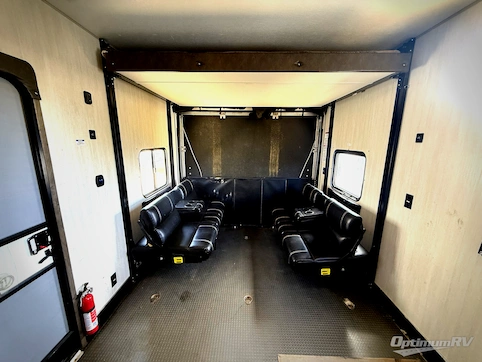 2019 Forest River Vengeance Rogue 32V RV Photo 4