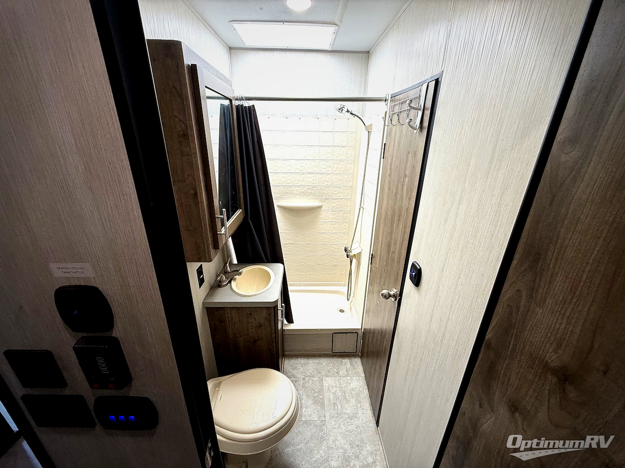 2019 Forest River Vengeance Rogue 32V Photo 8