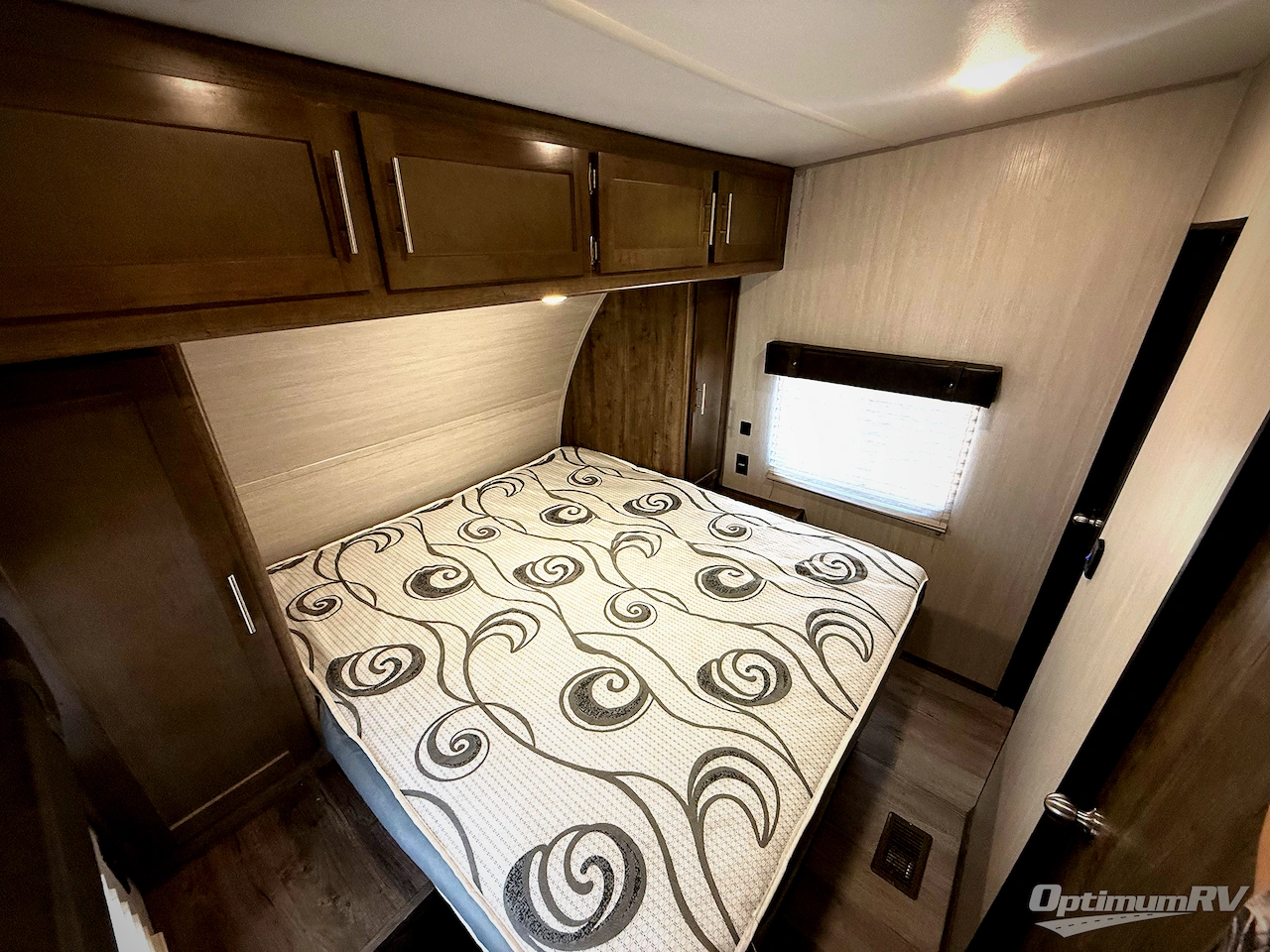 2019 Forest River Vengeance Rogue 32V Photo 10