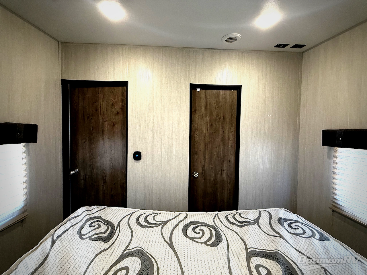 2019 Forest River Vengeance Rogue 32V Photo 11