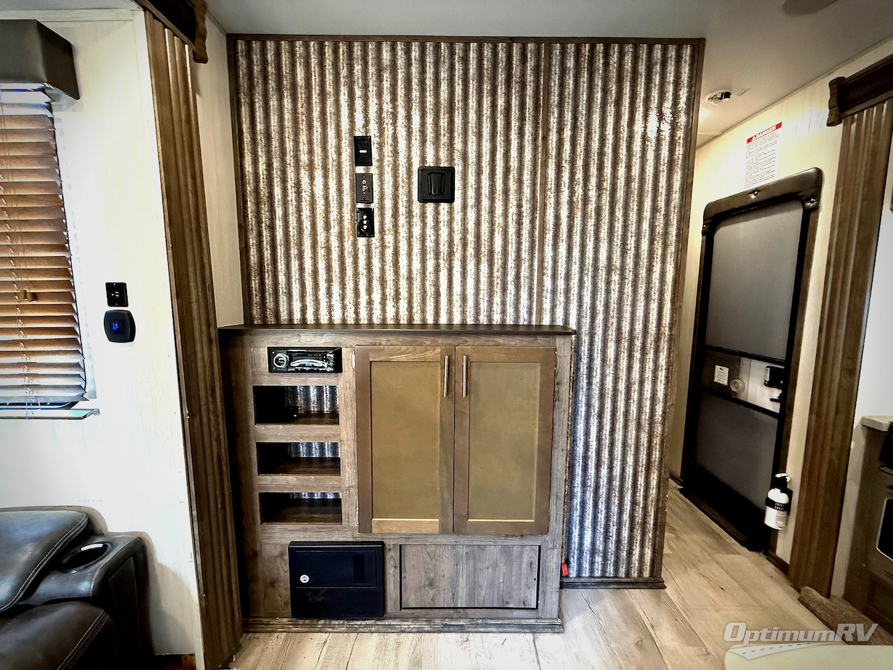 2019 Forest River Vengeance Rogue 32V Photo 12