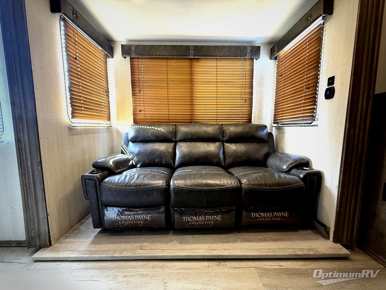 2019 Forest River Vengeance Rogue 32V Photo 13