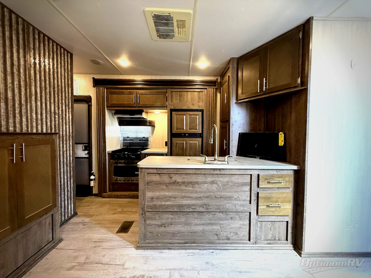 2019 Forest River Vengeance Rogue 32V Photo 14