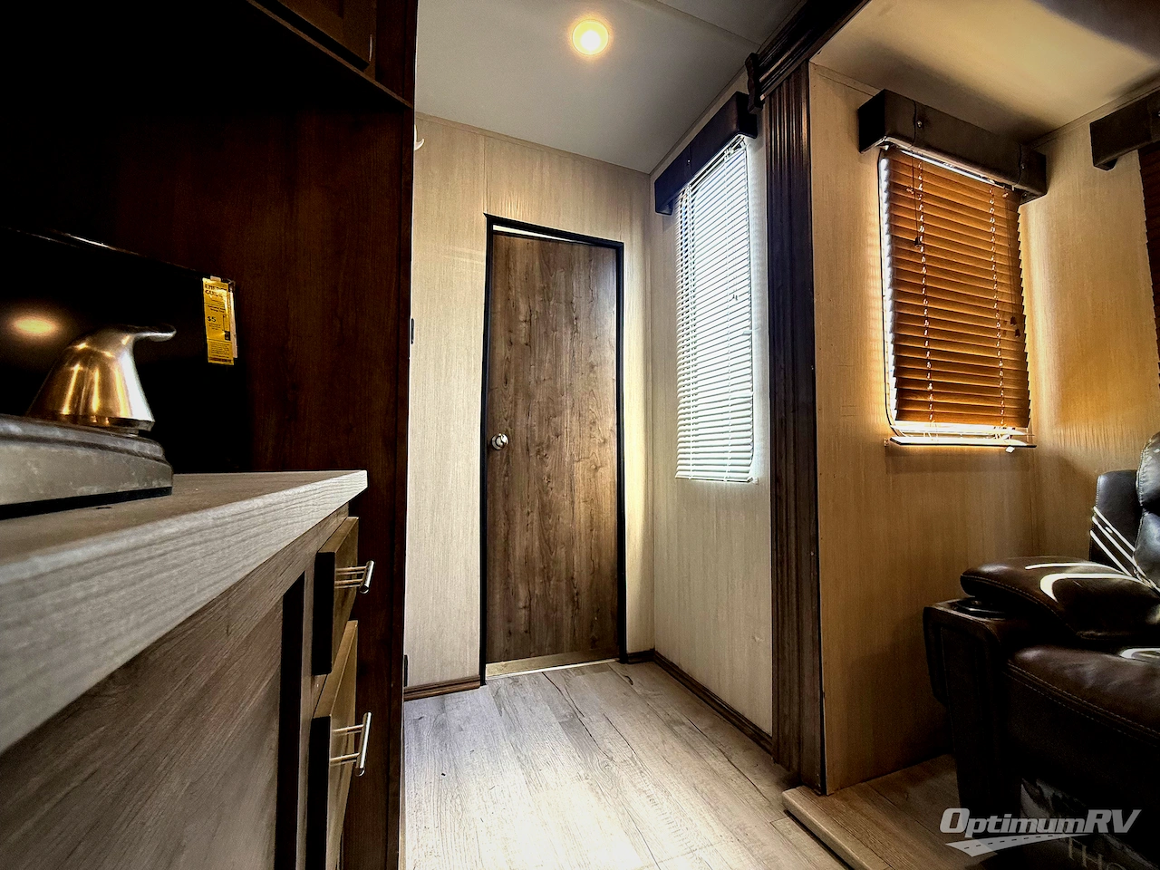 2019 Forest River Vengeance Rogue 32V Photo 18