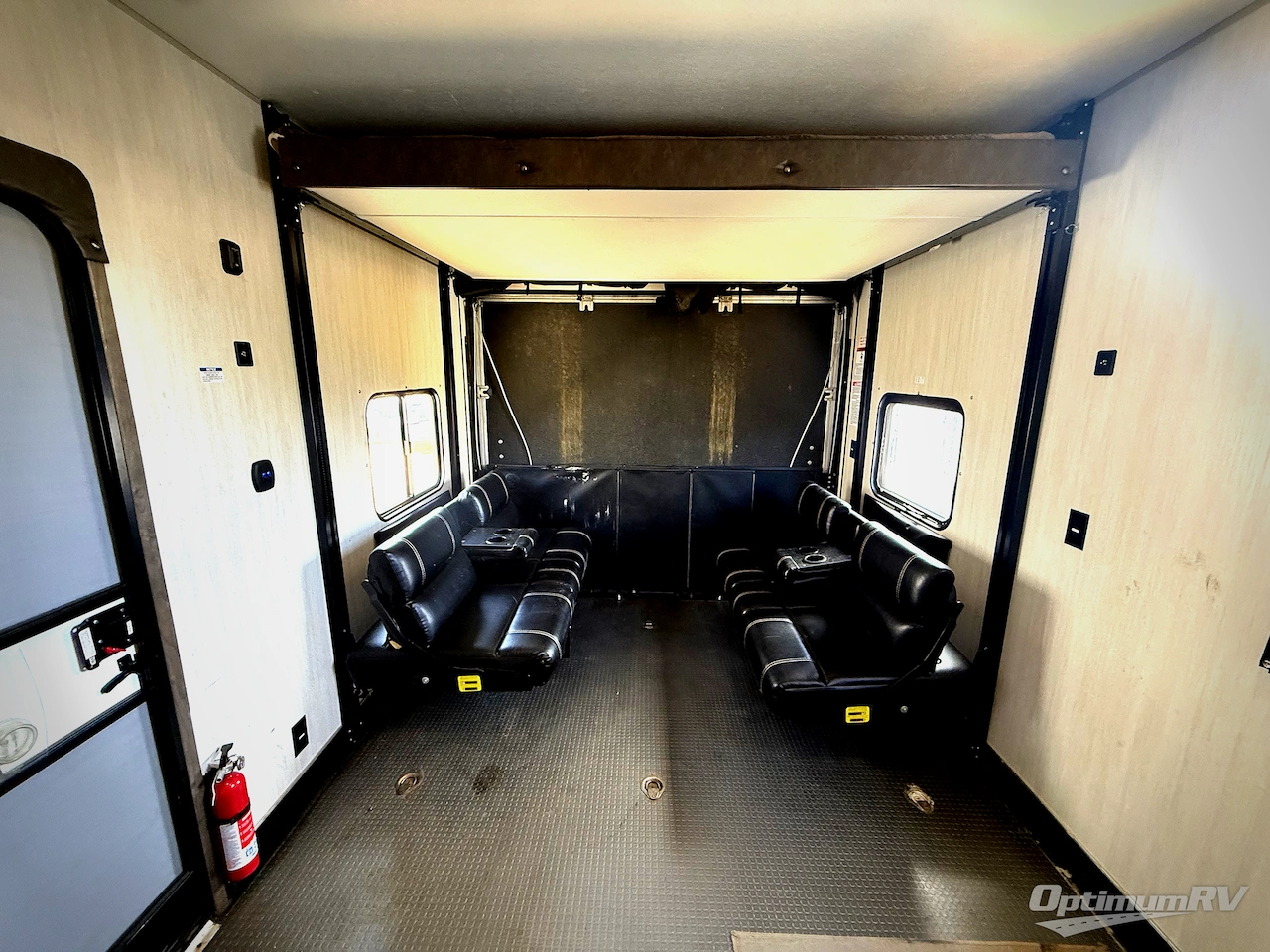 2019 Forest River Vengeance Rogue 32V Photo 19