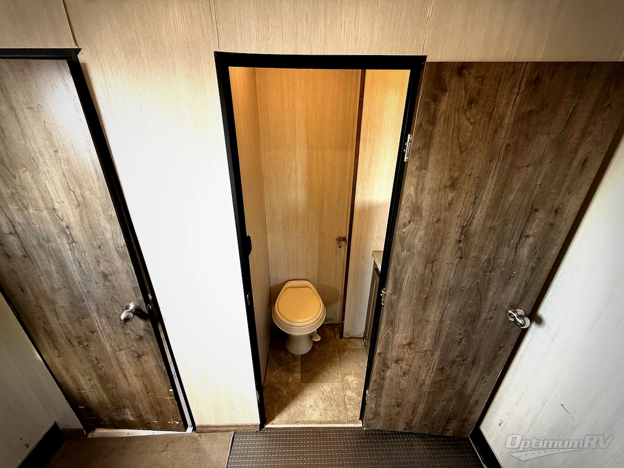 2019 Forest River Vengeance Rogue 32V Photo 21