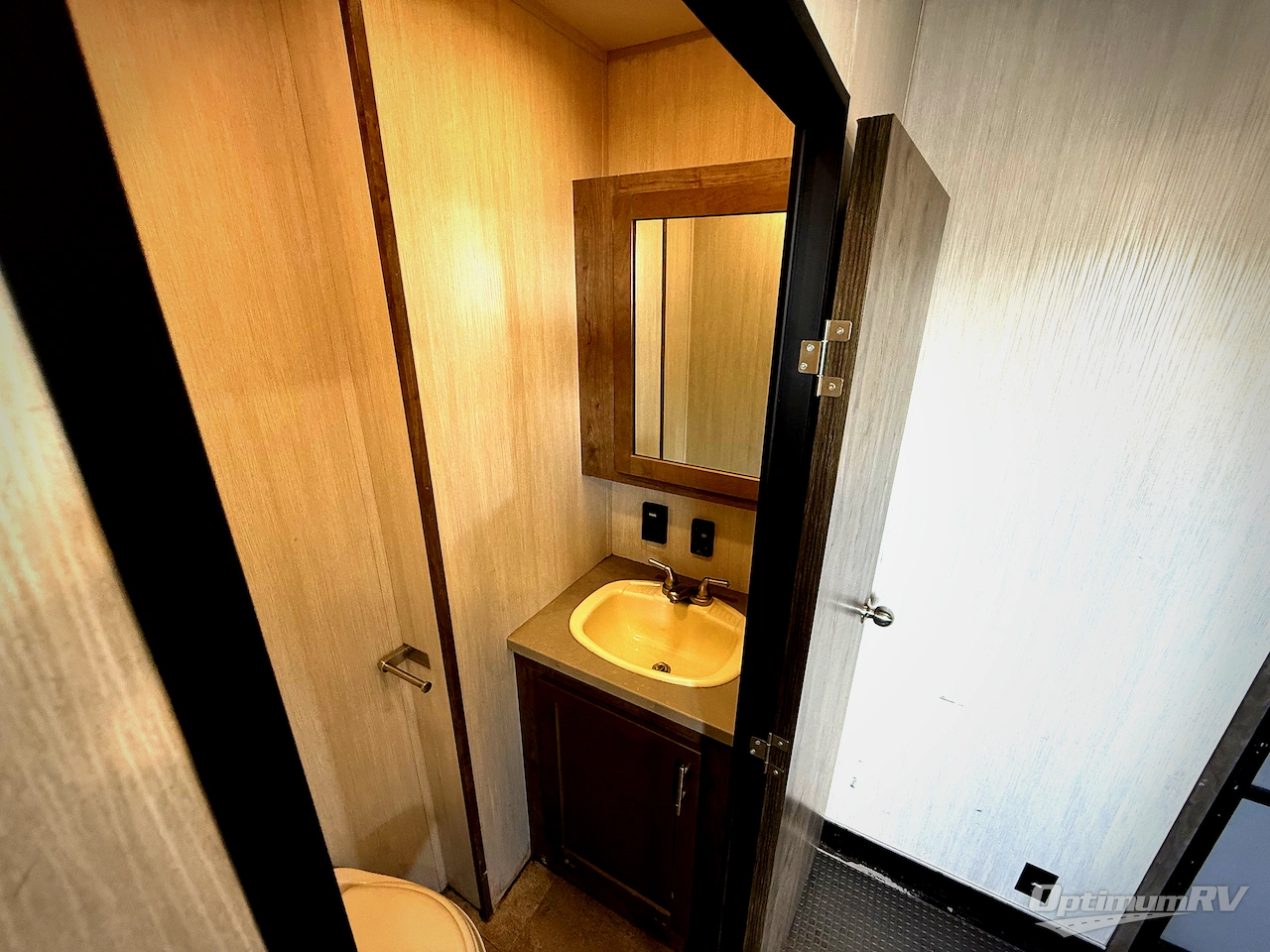 2019 Forest River Vengeance Rogue 32V Photo 22