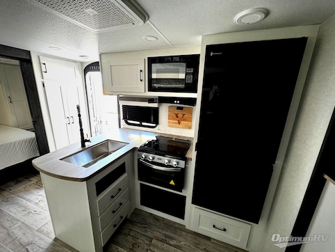 2026 Venture Sienna SA281VBH RV Photo 4