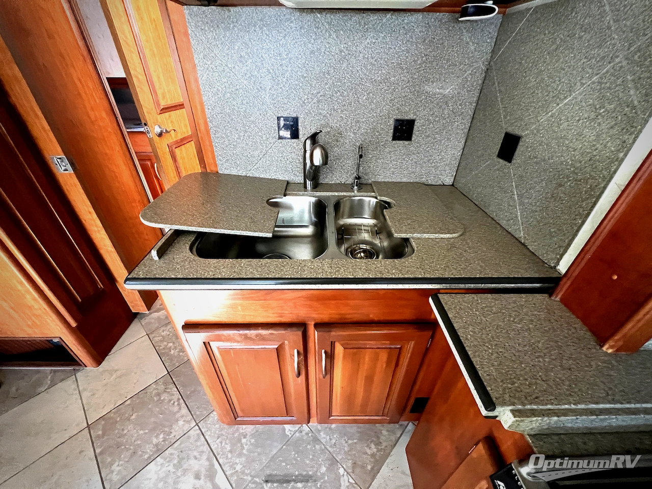 2006 National RV Tradewinds 40E Photo 12