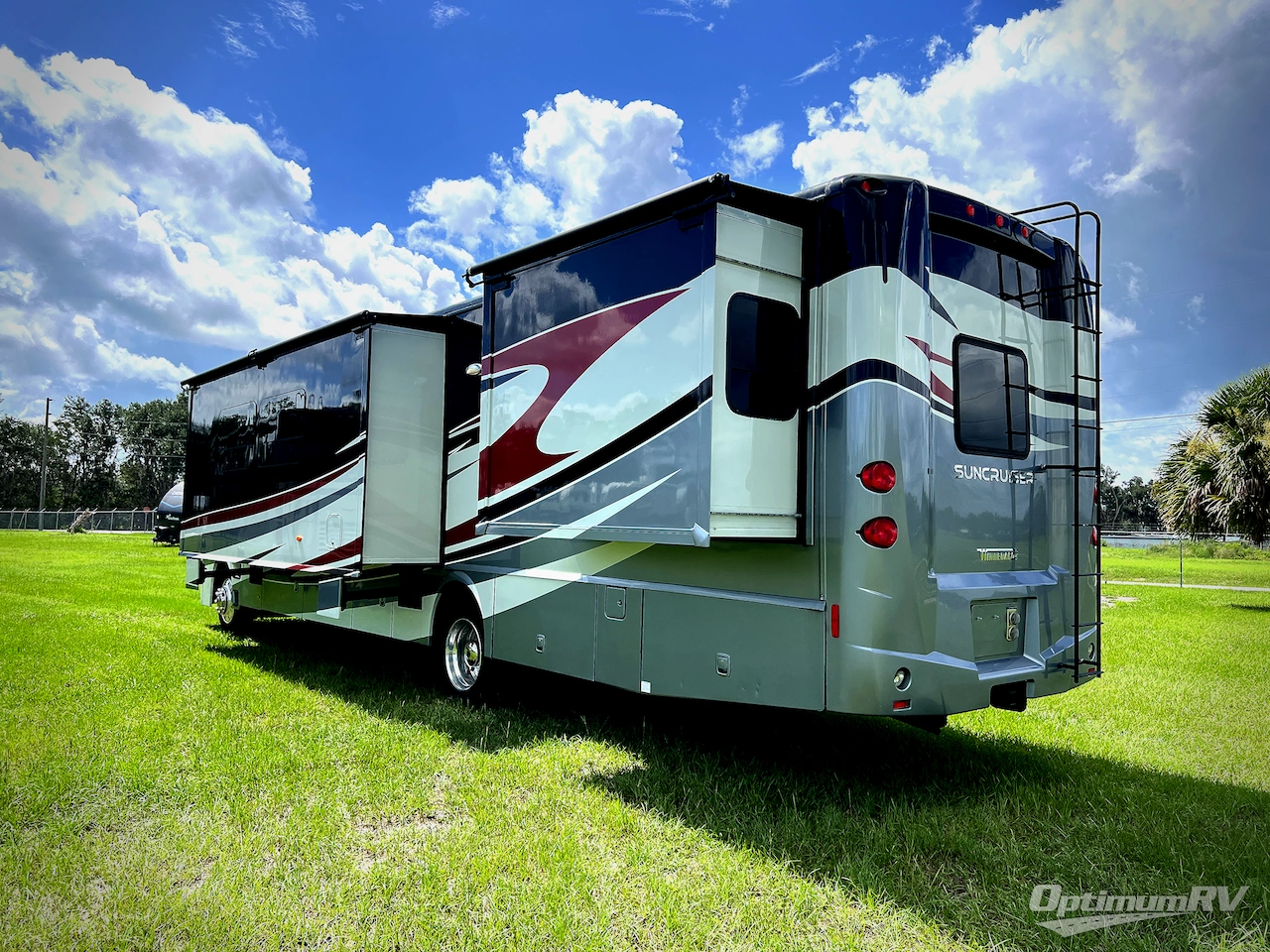 2015 Itasca Suncruiser 38Q Photo 2