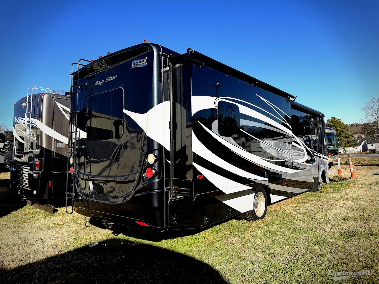 2017 Newmar Bay Star 3306 Photo 2