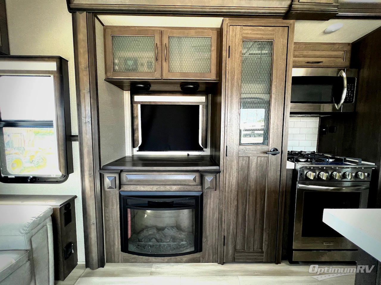 2022 Grand Design Solitude 378MBS Photo 7