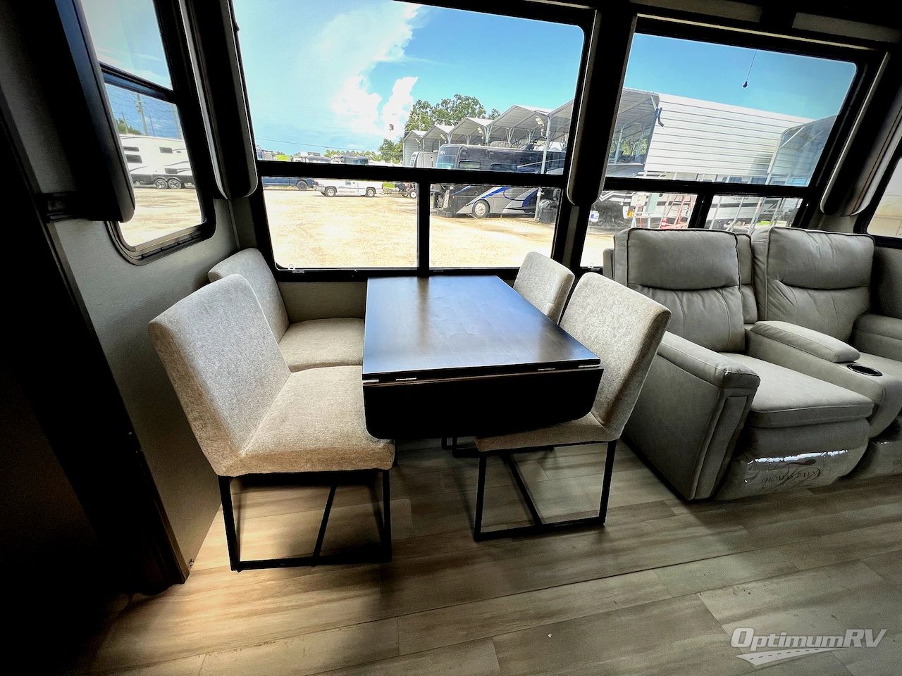 2022 Grand Design Solitude 378MBS Photo 9