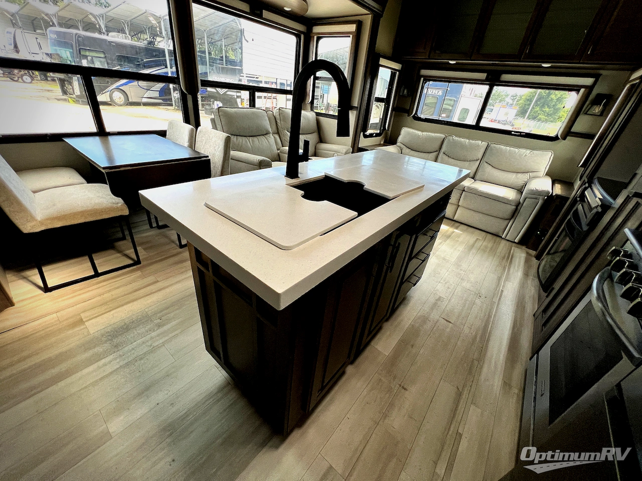 2022 Grand Design Solitude 378MBS Photo 10