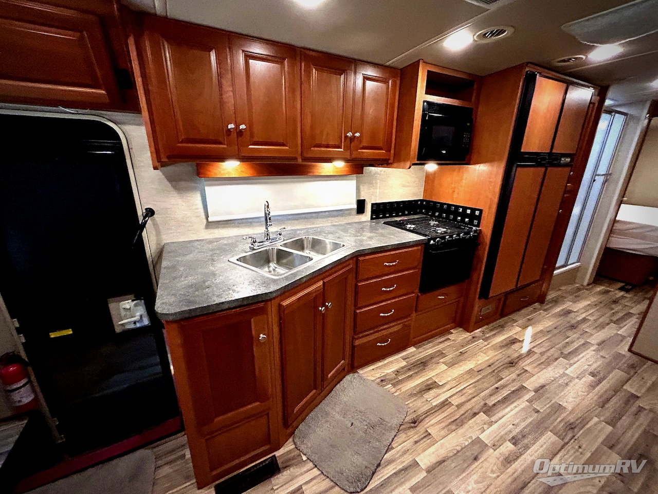 2017 Winnebago Sunstar 32YE Photo 10