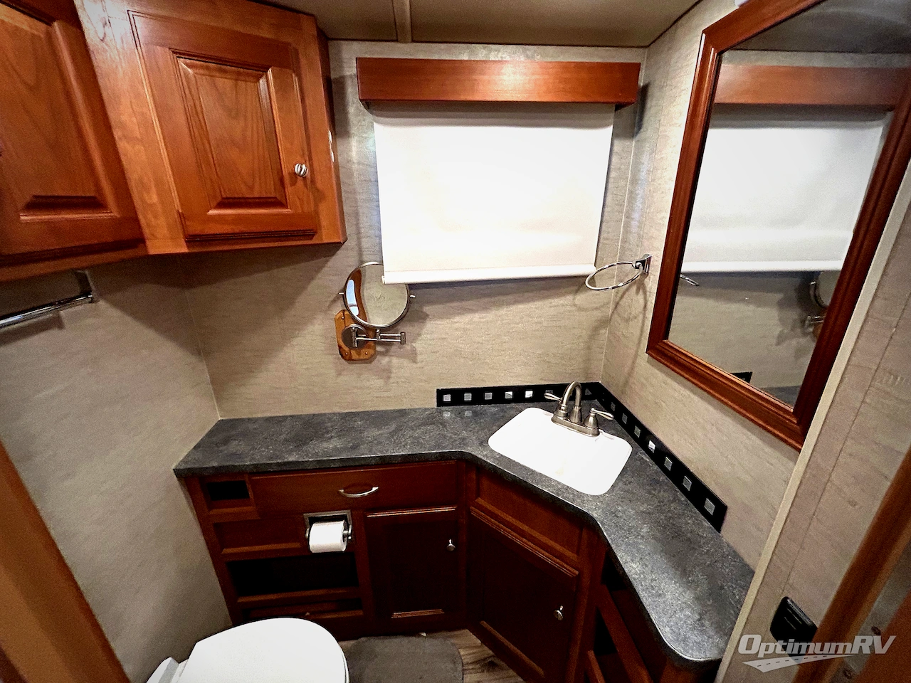 2017 Winnebago Sunstar 32YE Photo 15