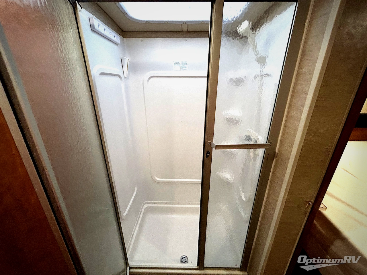 2017 Winnebago Sunstar 32YE Photo 16