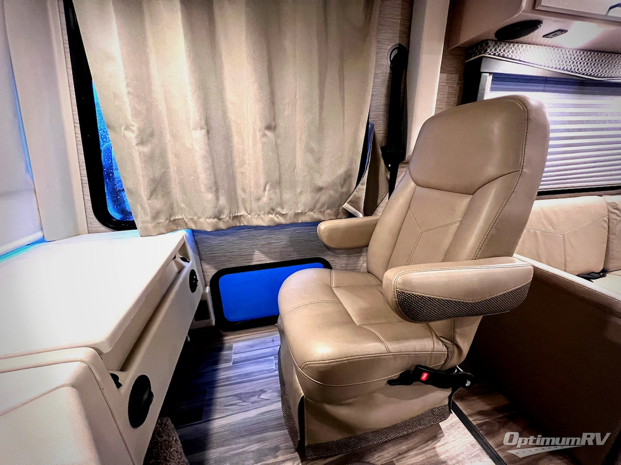 2023 Thor ACE 29D Photo 7