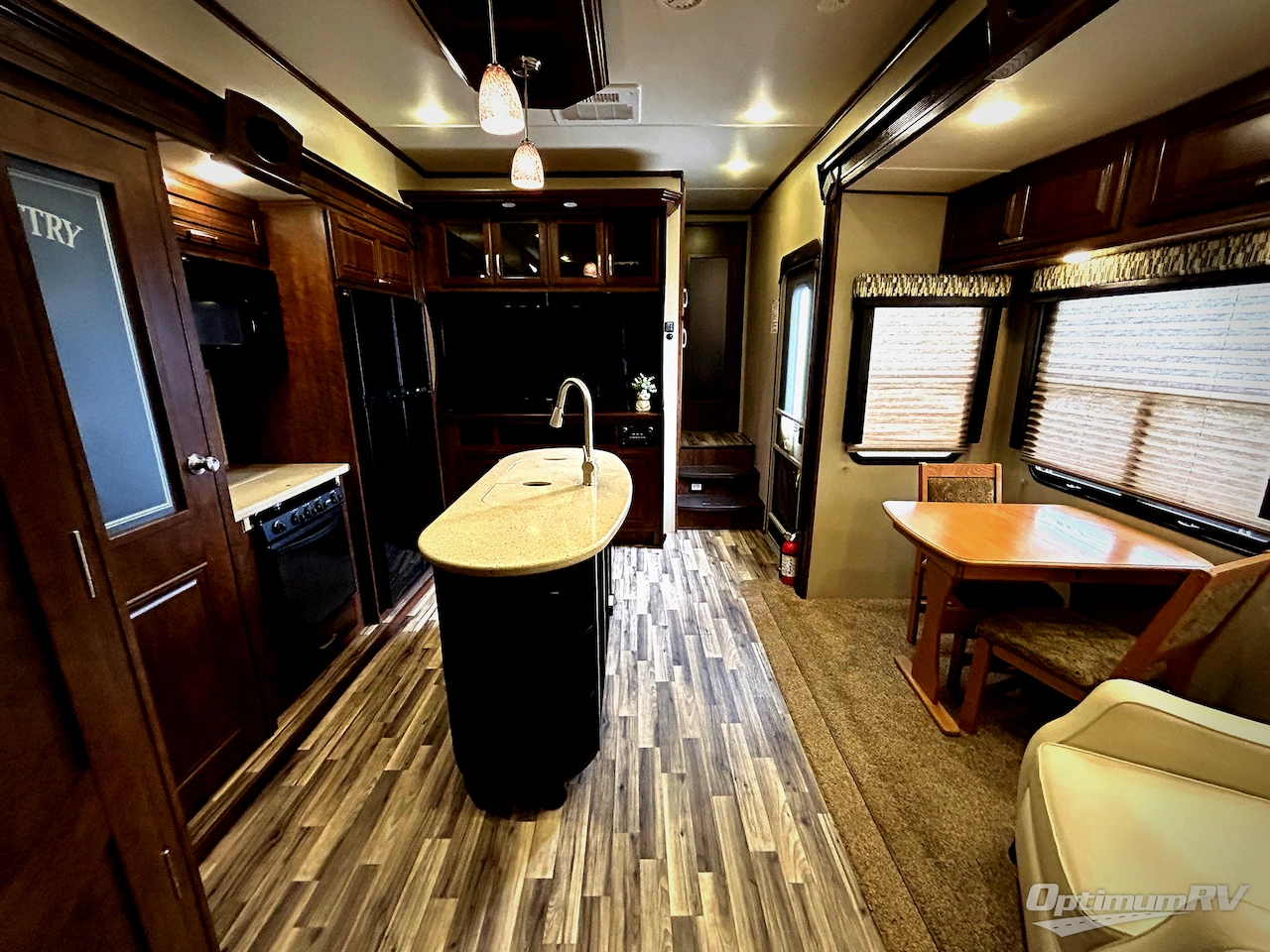 2015 Grand Design MOMENTUM 385TH Photo 4