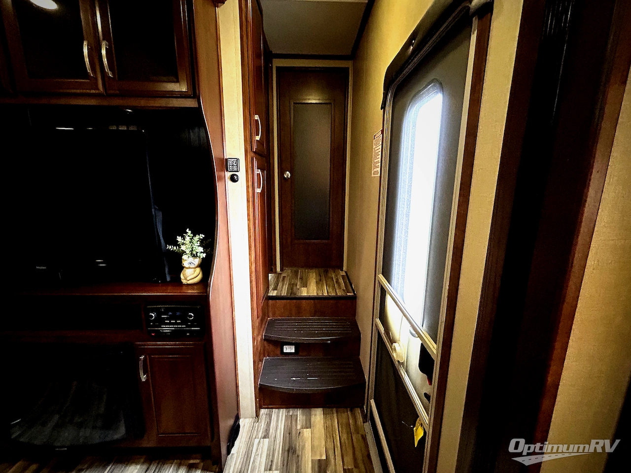 2015 Grand Design MOMENTUM 385TH Photo 7