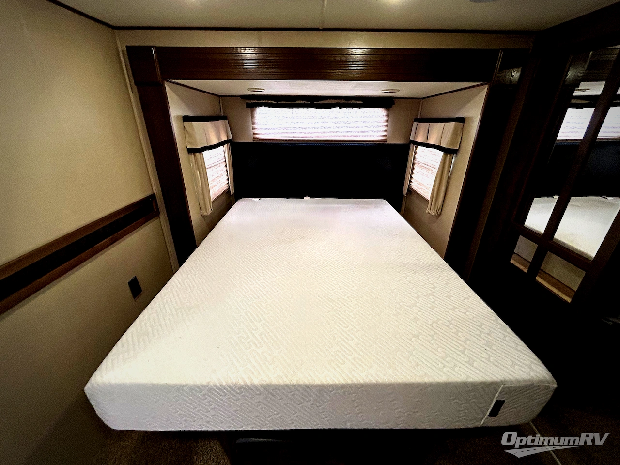 2015 Grand Design MOMENTUM 385TH Photo 9