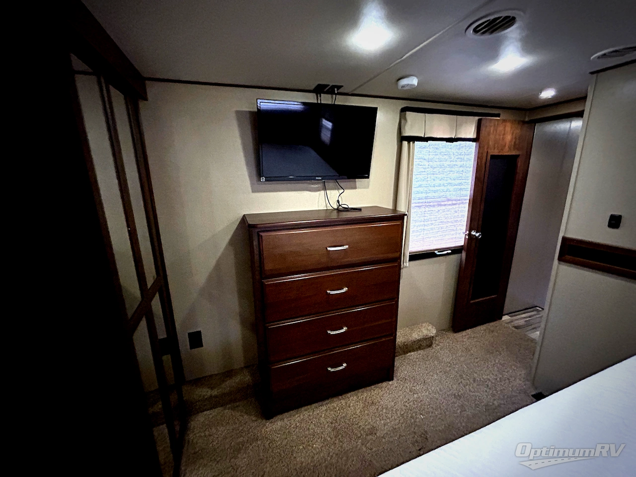 2015 Grand Design MOMENTUM 385TH Photo 10