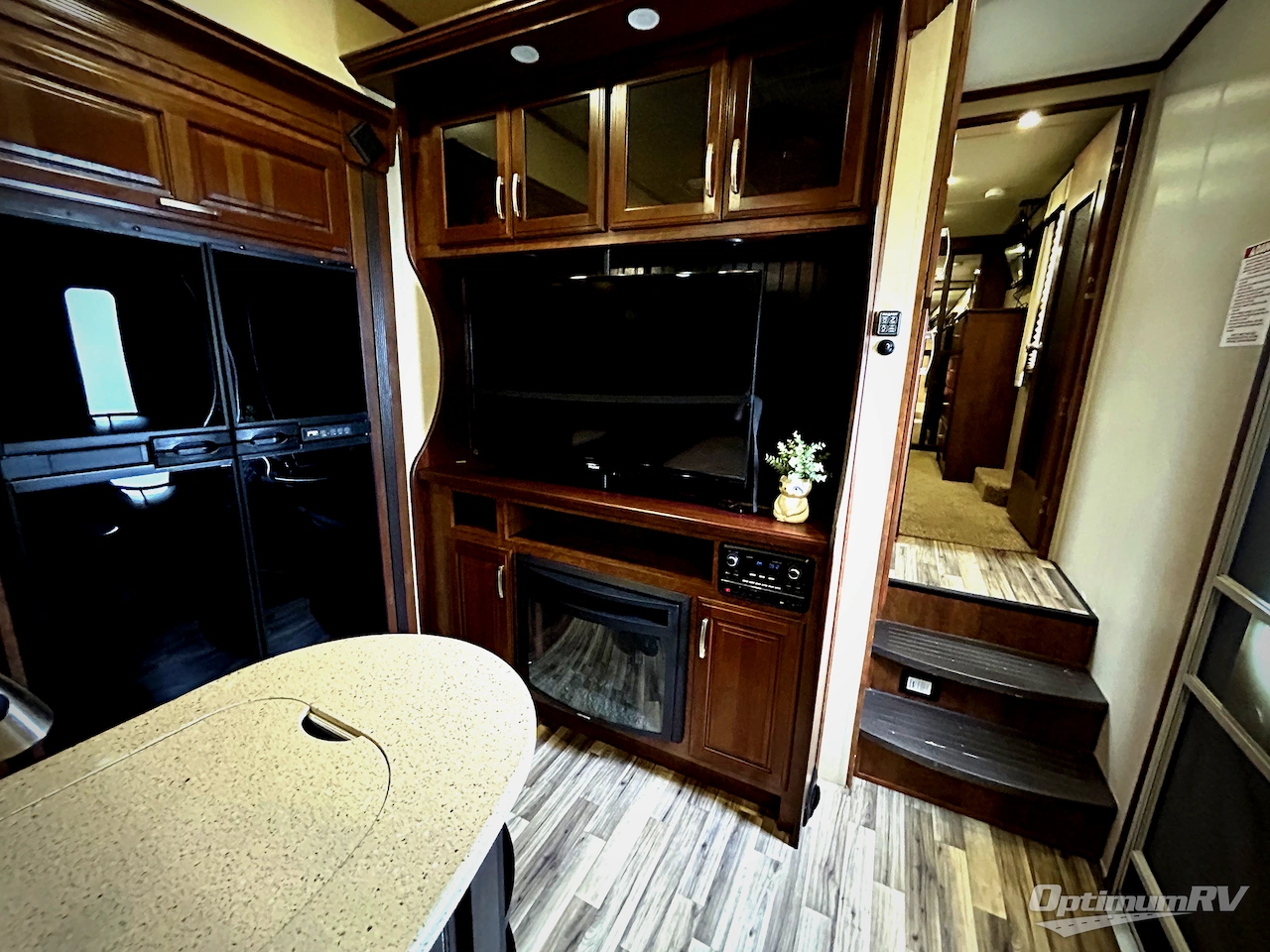 2015 Grand Design MOMENTUM 385TH Photo 14