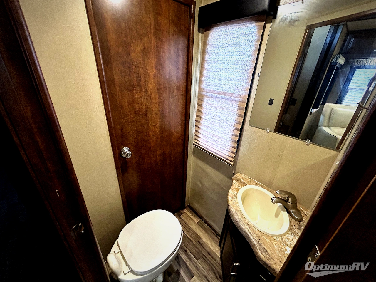 2015 Grand Design MOMENTUM 385TH Photo 17