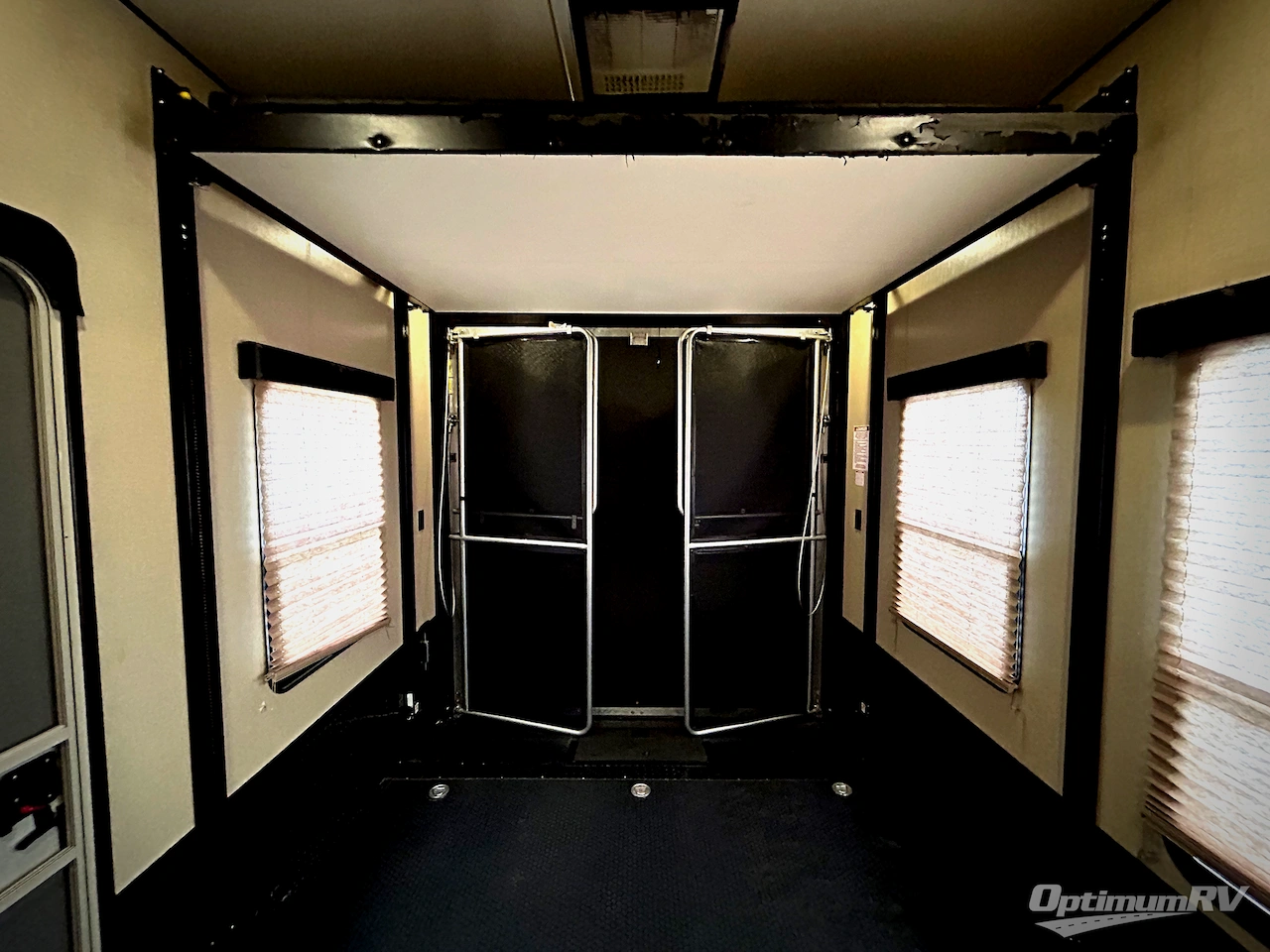 2015 Grand Design MOMENTUM 385TH Photo 18