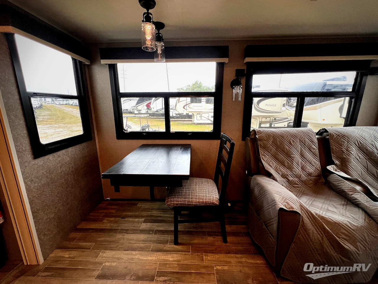 2021 Jayco North Point 310RLTS Photo 9