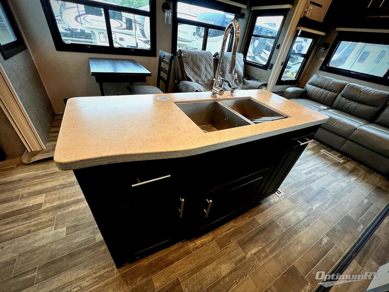 2021 Jayco North Point 310RLTS Photo 11