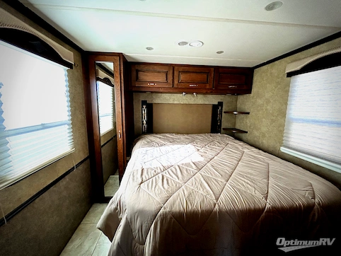 2013 Fleetwood Excursion 33A RV Photo 4
