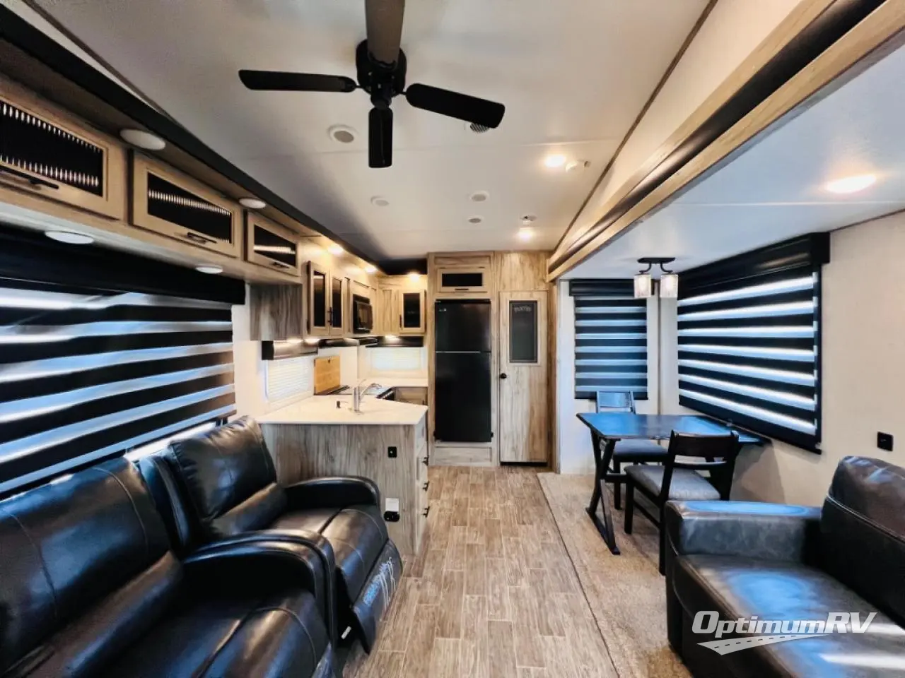 2021 Forest River Cherokee Arctic Wolf 271RK Photo 2