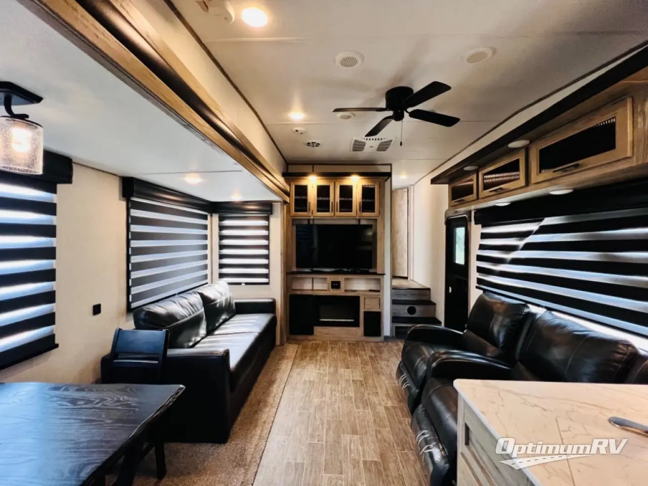 2021 Forest River Cherokee Arctic Wolf 271RK Photo 3