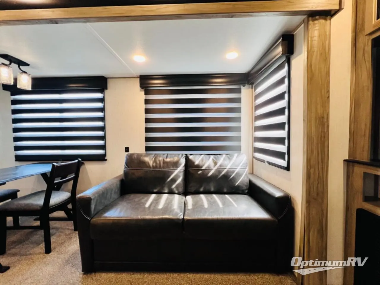 2021 Forest River Cherokee Arctic Wolf 271RK Photo 5